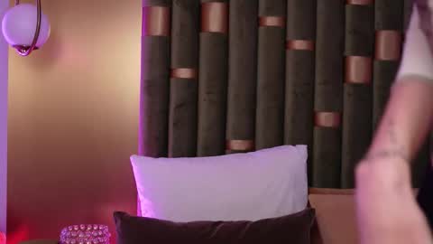 Amelia online show from 10/27/25, 10:19