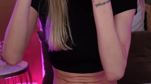 Amelia online show from 11/23/25, 06:02