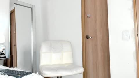 Snapshot of ameliajones_1 chatting on 12/04/24, 01:53 Ameliajones online show from 12/04/24, 01:53