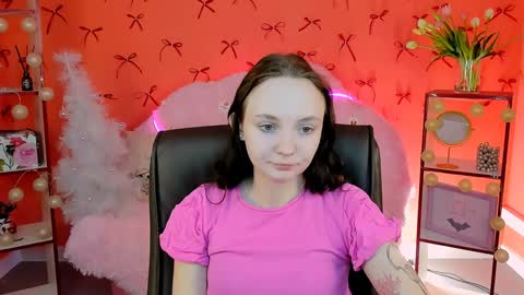 Snapshot of ameliamalina chatting on 12/13/24, 05:27 Amelia online show from 12/13/24, 05:27