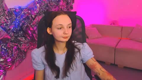 Snapshot of ameliamalina chatting on 12/14/24, 06:02 Amelia online show from 12/14/24, 06:02