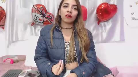 Snapshot of amelie01bronw chatting on 02/19/25, 09:25 amelie brown online show from 02/19/25, 09:25