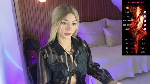 Snapshot of amelieaxie chatting on 01/13/25, 03:45 Isabella online show from 01/13/25, 03:45