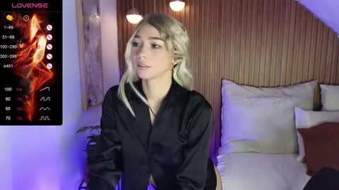 Snapshot of amelieaxie chatting on 01/23/25, 03:48 Isabella online show from 01/23/25, 03:48