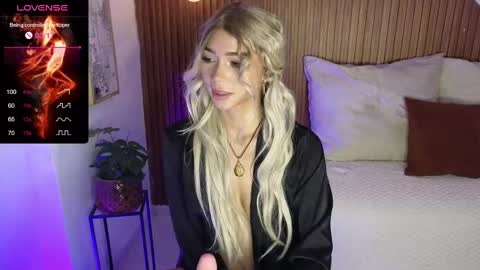 Snapshot of amelieaxie chatting on 01/23/25, 06:49 Isabella online show from 01/23/25, 06:49