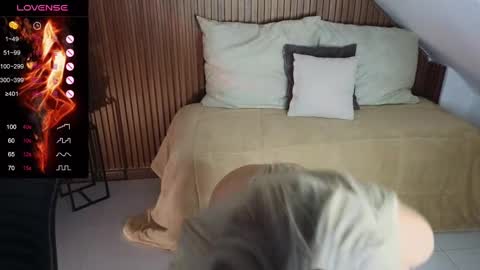 Snapshot of amelieaxie chatting on 03/10/25, 07:32 Isabella online show from 03/10/25, 07:32
