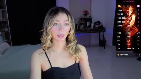 Snapshot of amelieaxie chatting on 09/25/25, 03:21 Isabella online show from 09/25/25, 03:21