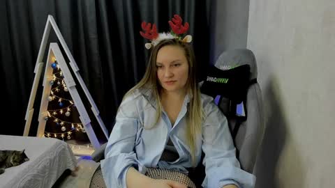 Snapshot of ameliecameron chatting on 12/23/24, 12:46 amelie online show from 12/23/24, 12:46