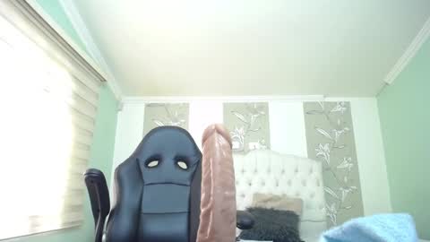 Snapshot of amell_thomson chatting on 12/11/24, 02:11 Amell Thomson online show from 12/11/24, 02:11