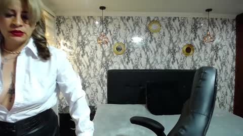 Snapshot of amell_thomson chatting on 01/22/25, 11:34 Amell Thomson online show from 01/22/25, 11:34