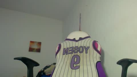 Snapshot of american_challenges chatting on 11/21/25, 12:10 miguel online show from 11/21/25, 12:10