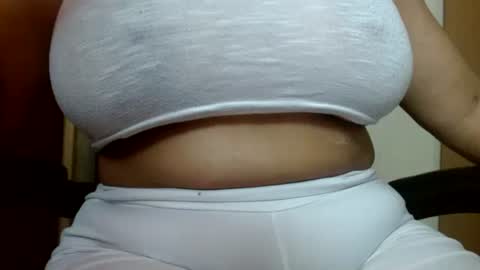 Snapshot of ames9001 chatting on 10/09/25, 01:53 Mari online show from 10/09/25, 01:53