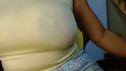 Snapshot of ames9001 chatting on 10/18/25, 12:39 Mari online show from 10/18/25, 12:39