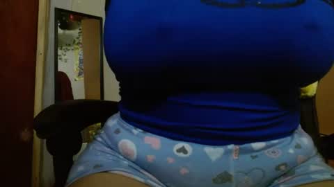 Snapshot of ames9001 chatting on 10/20/25, 11:32 Mari online show from 10/20/25, 11:32