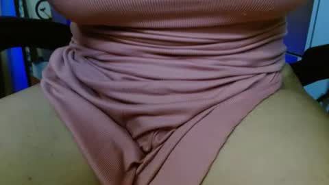 Snapshot of ames9001 chatting on 10/22/25, 12:16 Mari online show from 10/22/25, 12:16