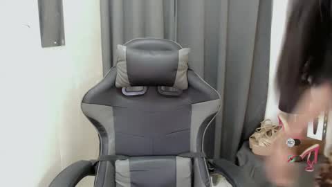 Snapshot of ami_lewis chatting on 03/10/25, 08:37 JOANNA online show from 03/10/25, 08:37