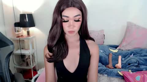 Snapshot of ami_lewis chatting on 10/21/25, 04:51 JOANNA online show from 10/21/25, 04:51