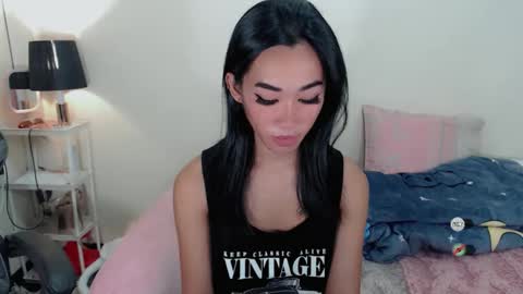 Snapshot of ami_lewis chatting on 10/23/25, 02:33 JOANNA online show from 10/23/25, 02:33