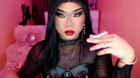 Queen Mireska online show from 10/12/25, 02:05