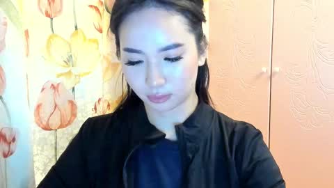 Snapshot of amina_artin chatting on 09/29/25, 04:56 Amina online show from 09/29/25, 04:56
