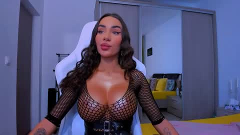 Snapshot of amiracataleya chatting on 01/10/25, 08:07 Arinna online show from 01/10/25, 08:07