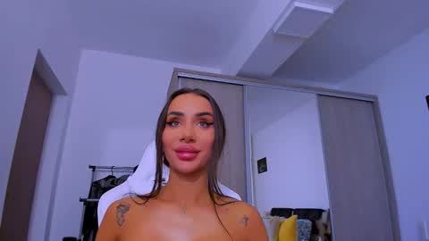 Snapshot of amiracataleya chatting on 01/16/25, 02:19 Arinna online show from 01/16/25, 02:19