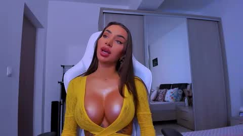 Snapshot of amiracataleya chatting on 01/20/25, 09:46 Arinna online show from 01/20/25, 09:46
