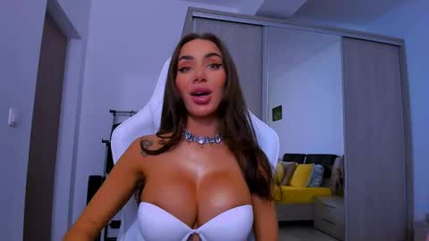 Snapshot of amiracataleya chatting on 02/04/25, 11:38 Arinna online show from 02/04/25, 11:38