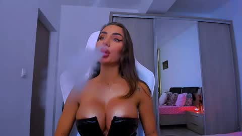 Snapshot of amiracataleya chatting on 02/21/25, 02:16 Arinna online show from 02/21/25, 02:16