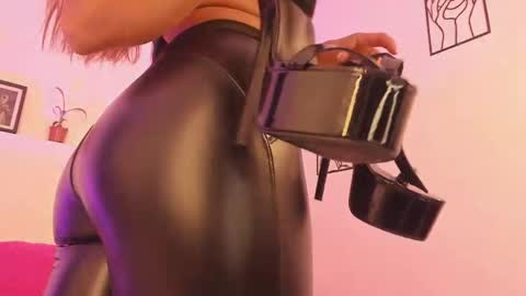 Snapshot of amisi_ari chatting on 03/08/25, 06:05 hi guys im ariani ill be off till december 1st for vacation if u want u can add me on snapchat by bio and talk or play there online show from 03/08/25, 06:05