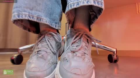 Amelia online show from 10/15/25, 04:23