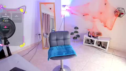 Snapshot of ammelya chatting on 10/28/25, 07:49 Amelya online show from 10/28/25, 07:49