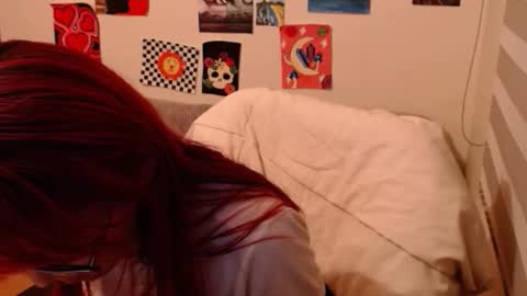 yisel online show from 10/09/25, 02:42