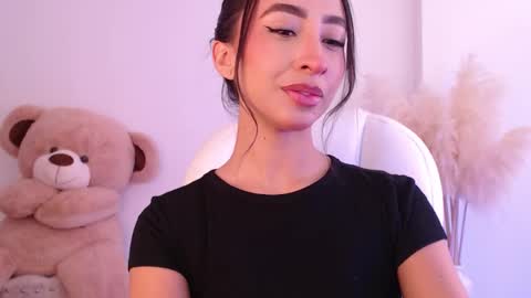 Snapshot of amonet_x chatting on 10/18/25, 12:06 Sophi online show from 10/18/25, 12:06