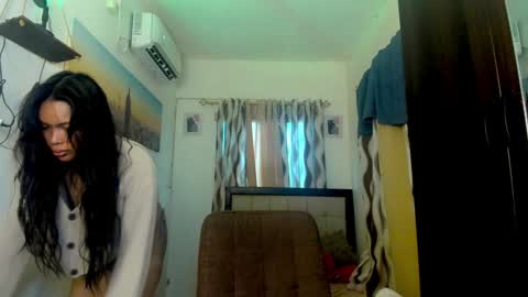 Snapshot of amor_prinsesa chatting on 12/26/24, 01:18 Prinsesa online show from 12/26/24, 01:18