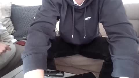 AmorAcrossBorders online show from 11/29/25, 10:51