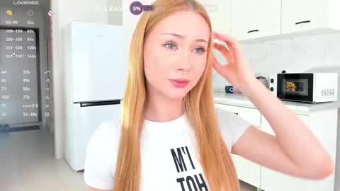Snapshot of amourecho chatting on 09/22/25, 11:45 Mia online show from 09/22/25, 11:45