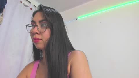 Snapshot of amy_corey chatting on 10/17/25, 02:59 Amy online show from 10/17/25, 02:59