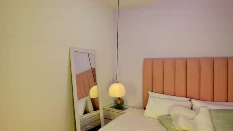 Aleja   online show from 11/04/25, 02:43