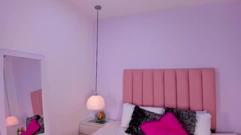 Aleja   online show from 11/11/25, 02:55