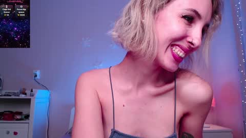 Snapshot of amy_glorious chatting on 01/28/25, 03:25 Amy online show from 01/28/25, 03:25