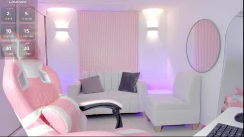 Snapshot of amy_medina_ chatting on 03/11/25, 01:01 Emily online show from 03/11/25, 01:01