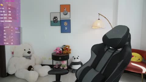 Snapshot of amy_ross1 chatting on 01/16/25, 04:50 Daniela M online show from 01/16/25, 04:50