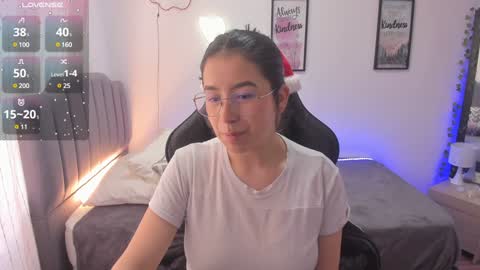 Snapshot of amy_sophiaa chatting on 12/13/24, 06:27 Amy sophia 3 online show from 12/13/24, 06:27