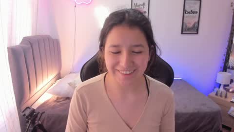 Snapshot of amy_sophiaa chatting on 12/26/24, 03:31 Amy sophia 3 online show from 12/26/24, 03:31