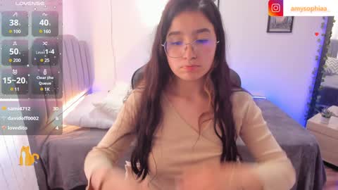 Snapshot of amy_sophiaa chatting on 01/20/25, 07:35 Amy sophia 3 online show from 01/20/25, 07:35