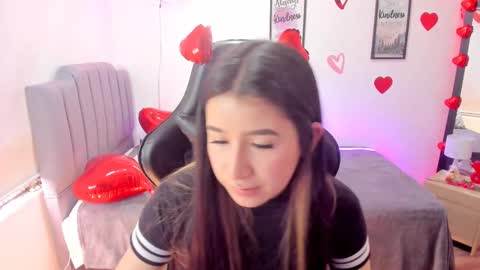 Snapshot of amy_sophiaa chatting on 02/15/25, 06:01 Amy sophia 3 online show from 02/15/25, 06:01