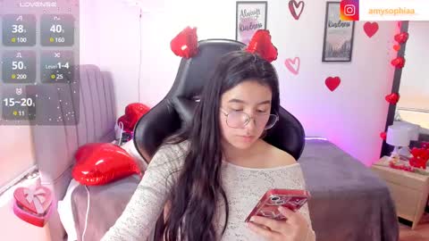 Snapshot of amy_sophiaa chatting on 02/18/25, 06:15 Amy sophia 3 online show from 02/18/25, 06:15