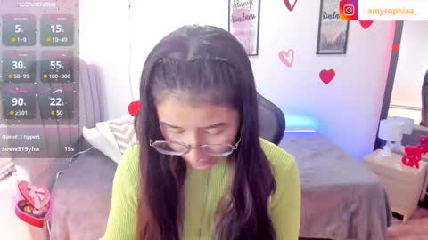 Snapshot of amy_sophiaa chatting on 02/19/25, 05:16 Amy sophia 3 online show from 02/19/25, 05:16