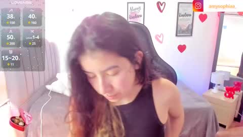 Snapshot of amy_sophiaa chatting on 02/20/25, 04:46 Amy sophia 3 online show from 02/20/25, 04:46